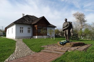 Будинок-музей Степана Бандери, Старий Угринів